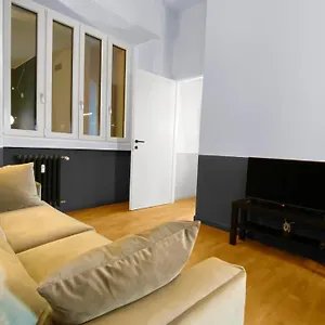 Apartment Capital Station -